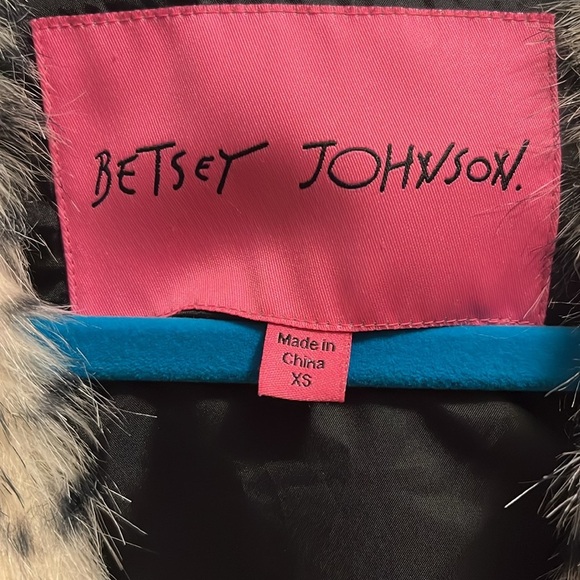 Betsy Johnson Faux Fur long vest with belt size xs - Picture 3 of 5